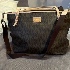 Michael Kors • Jet Set Signature Weekend Bag